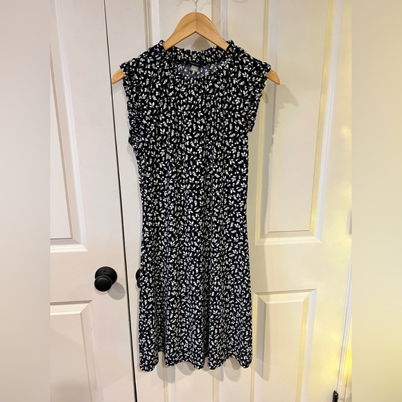Tommy Hilfiger Dresses & Skirts - Tommy Hilfiger Navy Blue & White Floral Ruffle Sleeve Dress